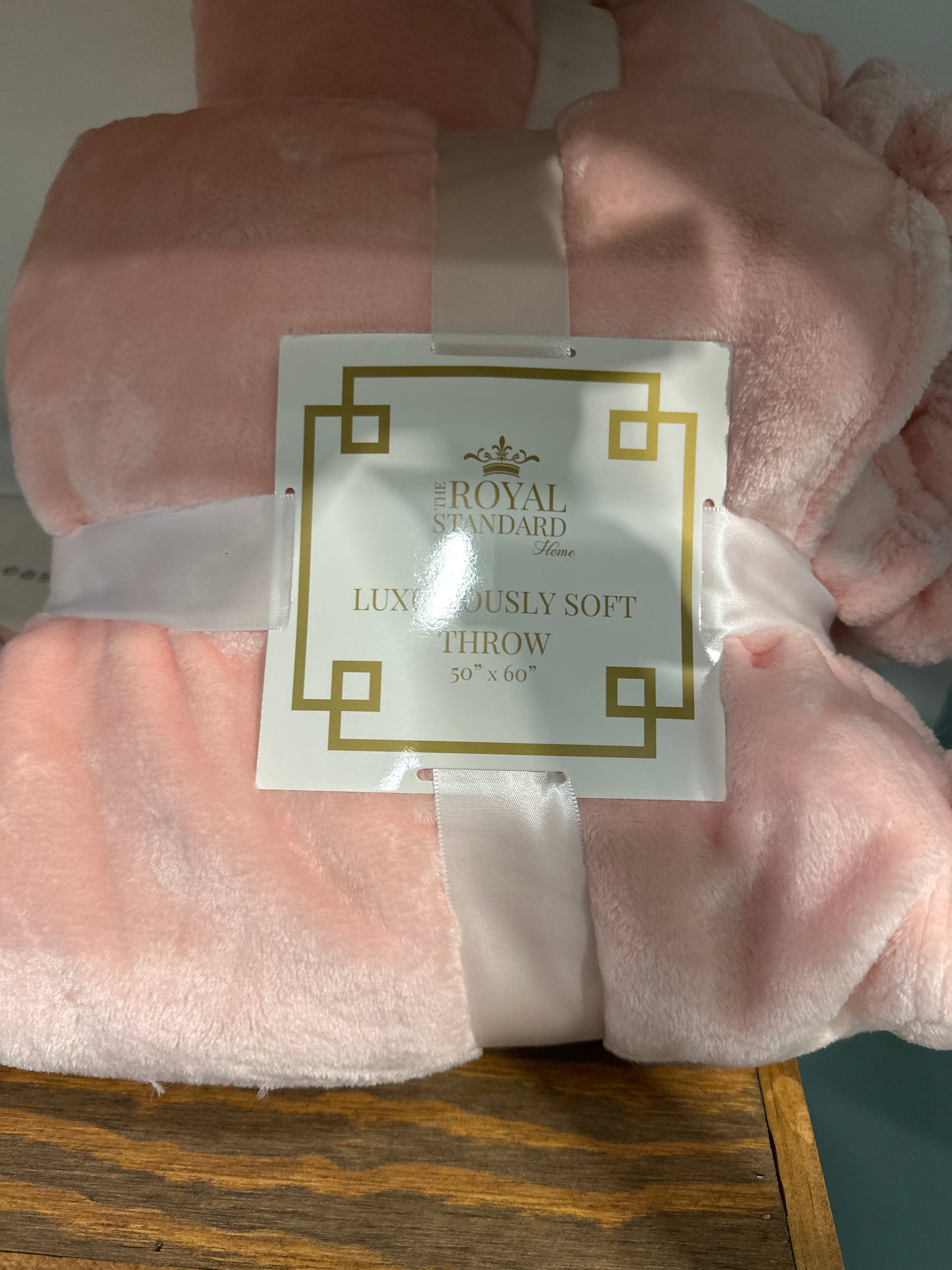 Cozy Pom Pom Throw Pink