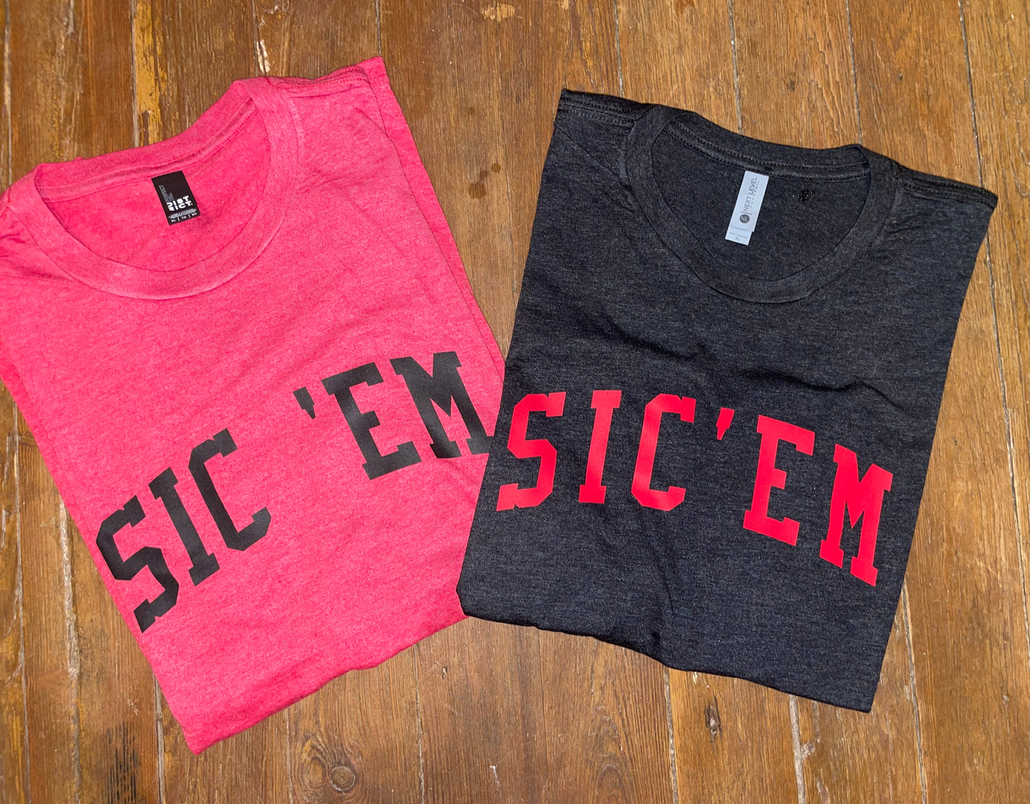 Sic ‘Em Tee & sweatshirt