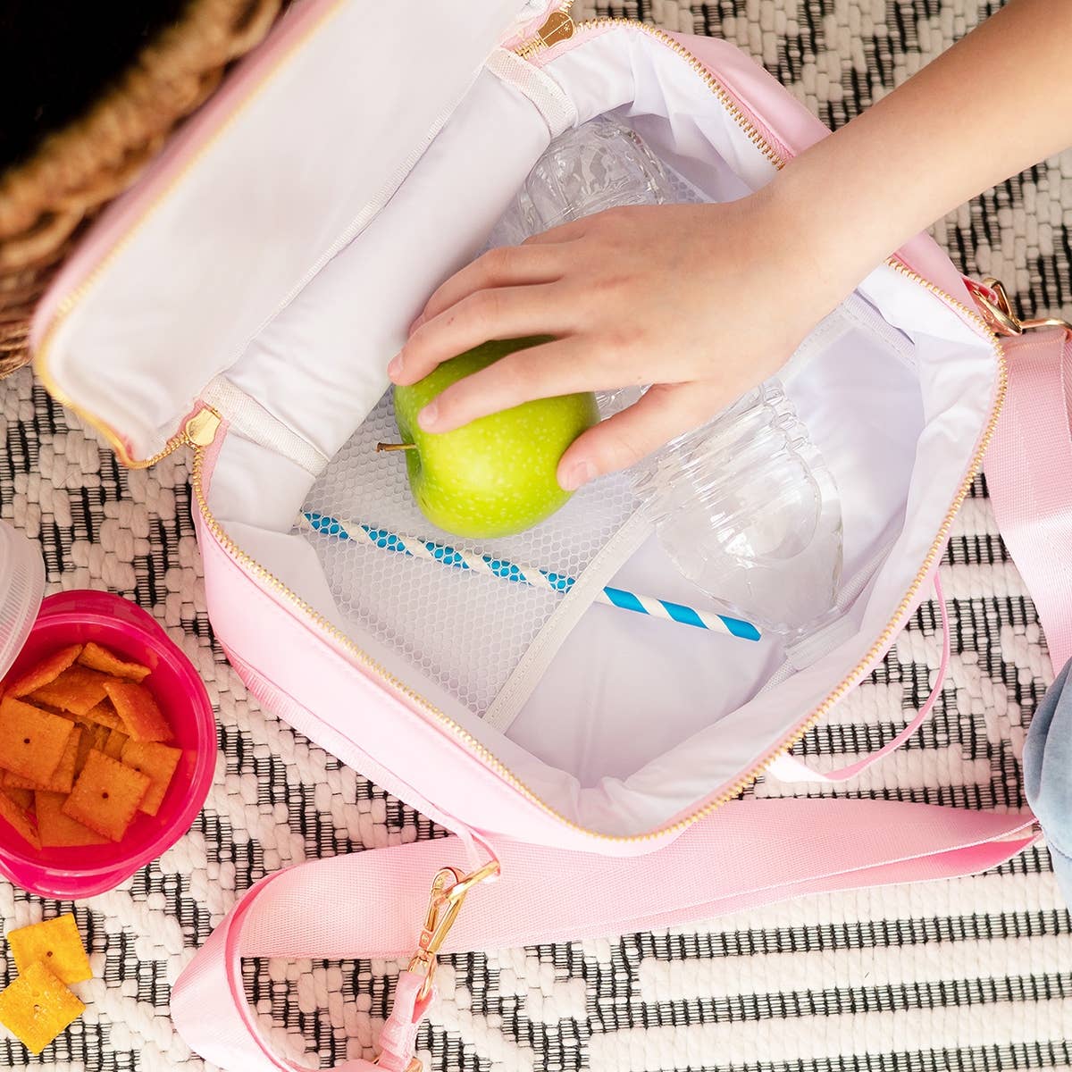 Avery Lunch Box: Pink